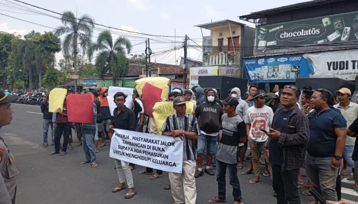 Masyarakat Nglegok Ngadu Dewan Agar Tambang Dibuka Kembali