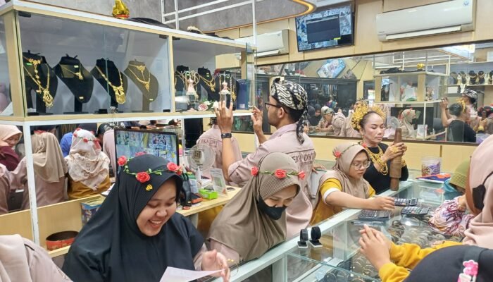 Peningkatan penjualan emas menjelang lebaran