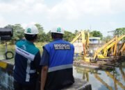 Perum Jasa Tirta I Flushing Bendungan Wlingi dan Lodoyo