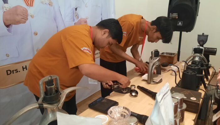 Alokasikan DBHCHT untuk Kurangi Pengangguran, Disnaker Kabupaten Blitar Tutup Pelatihan Barista