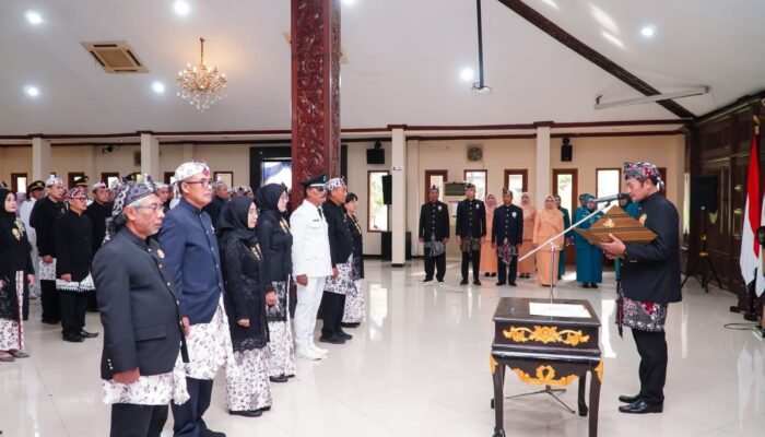 Pelantikan Pejabat Tinggi Pratama Oleh Bupati Lamongan Yuronhur Efendi.