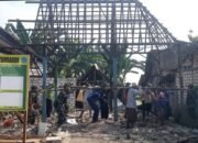 Bongkar Rumah bapak Ngatmuri  Oleh TMMD Kodim Lamongan yang ke 124