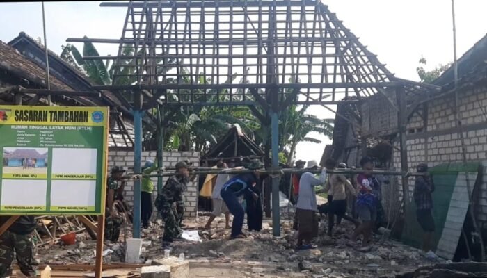 Bongkar Rumah bapak Ngatmuri  Oleh TMMD Kodim Lamongan yang ke 124