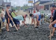 Rusak Parah, Warga Sumberboto Swadaya Perbaiki Jalan
