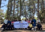 Aksi Karang Taruna Blitar Peringati Bulan Bakti ke-65 dengan Bersihkan Sampah di Pantai Serang
