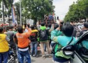 Ratusan Driver Ojol Demo di Blitar, Tuntut Penghapusan Zona Merah Stasiun & Terminal