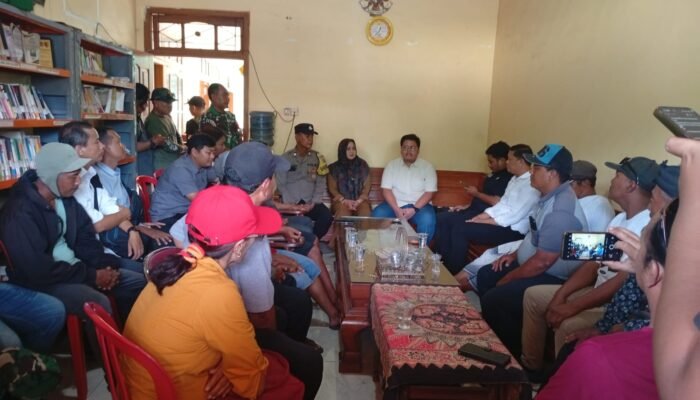 Warga Tiron Banyakan Kediri Demo Tuntut Transparasi Tukar Guling Tanah Kas Desa Terdampak Jalan Tol Tulungagung – Kediri