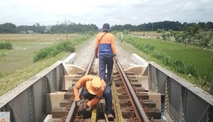 Pasca Dicuri, KAI Daop 7 Madiun Cepat Perbaiki dan Lengkapi Baut Penambat Guna Keselamatan Penumpang