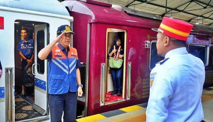 Pastikan Kesiapan Angkutan Lebaran 2026, Direktur Operasi KAI Lakukan Inspeksi Lintas di Wilayah Daop 7 Madiun