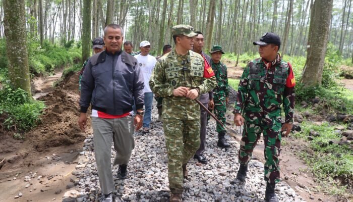 Dansatgas TMMD ke-127 Sekaligus Dandim 0809/Kediri Tinjau Langsung Sasaran Pembangunan di Desa Gadungan