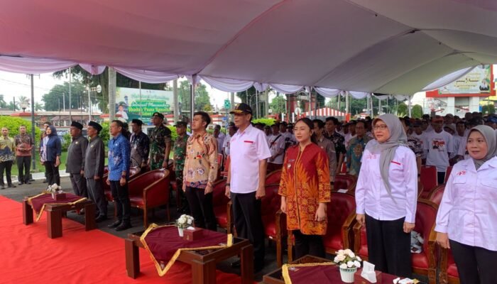 Mas Ibin Serahkan 200 Becak Listrik Bantuan Presiden Prabowo untuk Pengayuh Becak Blitar