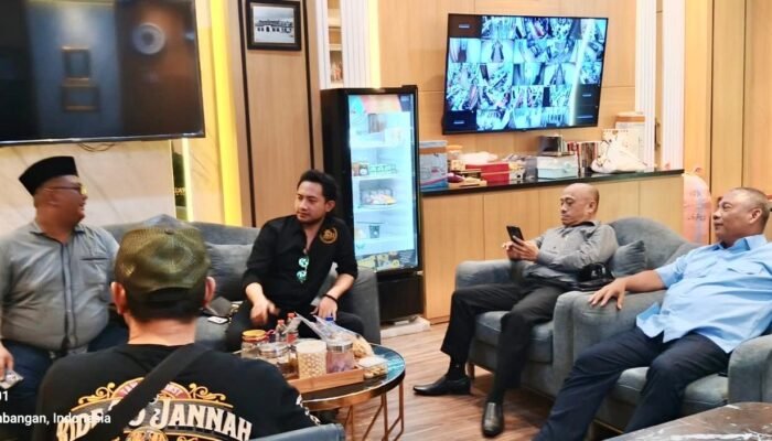 YAKUZA MANEGES  Den Gus Thuba dengan Tokoh Ormas / LSM Besar di Indonesia Gelar Pertemuan Tertutup Tempati Ruang Khusus Kasatreskrim Polrestabes Surabaya