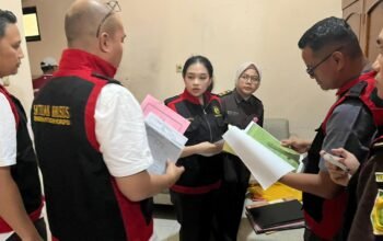 Bongkar Perkara Tipikor, Tim Penyidik Pidsus Kejari Geledah Rumah Karyawan Bank Jatim , Begini Hasilnya…….