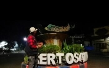 Tugu Ikonik Pecel Kertosono Terlantar,  Aktifis Desak Dinas LH Turun Tangan