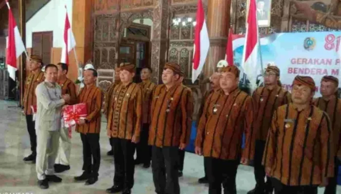 Sambut HUT Ke-81 RI, Pemkab Tulungagung Sebar 10 Ribu Bendera Merah Putih, Kobarkan Semangat Nasionalisme Hingga Pelosok Desa