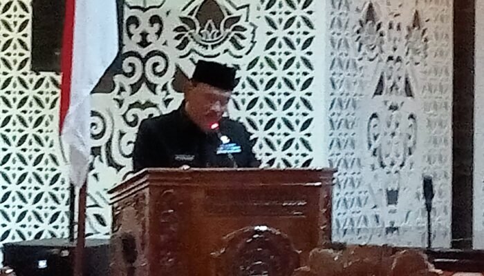 Pembacaan LKPJ Bupati TA 2024 Dalam Rapat Paripurna Dewan, Grafik Angka Kemiskinan Dan Pengangguran Di Kabupaten Nganjuk Turun