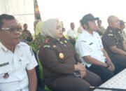 5 Warga Penerima Bantuan Bedah Rumah Di Desa Balongrejo Terima Bingkisan Dari Kajari Nganjuk