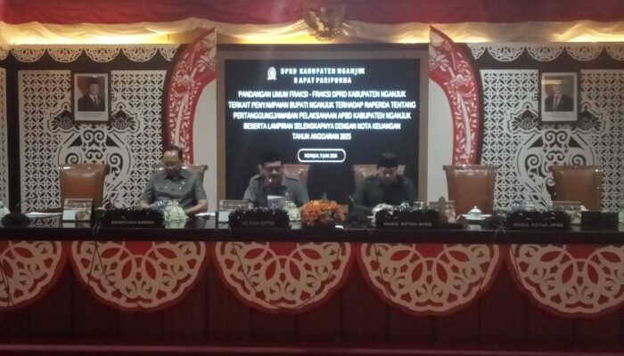 Sekda Nur Solekan Terima Berkas Pandangan Umum 7 Fraksi Di Paripurna  DPRD Nganjuk, F PDIP Evaluasi Optimalisasi Pendapatan Dasrah
