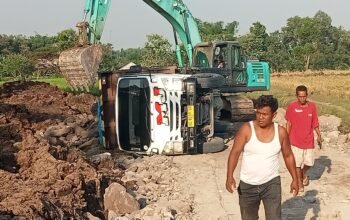 Hari Pertama Pengurukan, Dump Truck Nggoling Di Lokasi Garapan Milik PT Sreya Sewu Indonesia,Ini Penyebabnya..