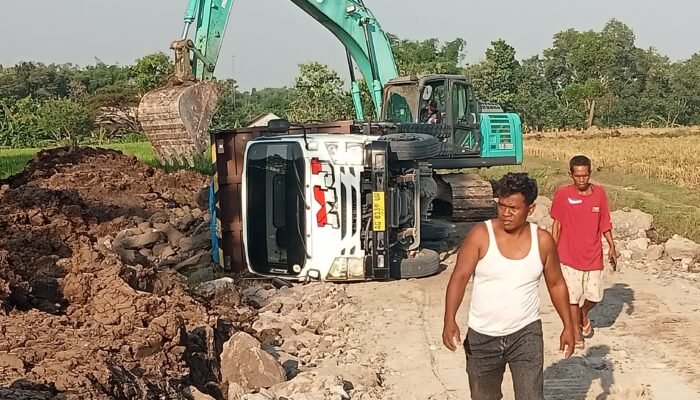 Hari Pertama Pengurukan, Dump Truck Nggoling Di Lokasi Garapan Milik PT Sreya Sewu Indonesia,Ini Penyebabnya..