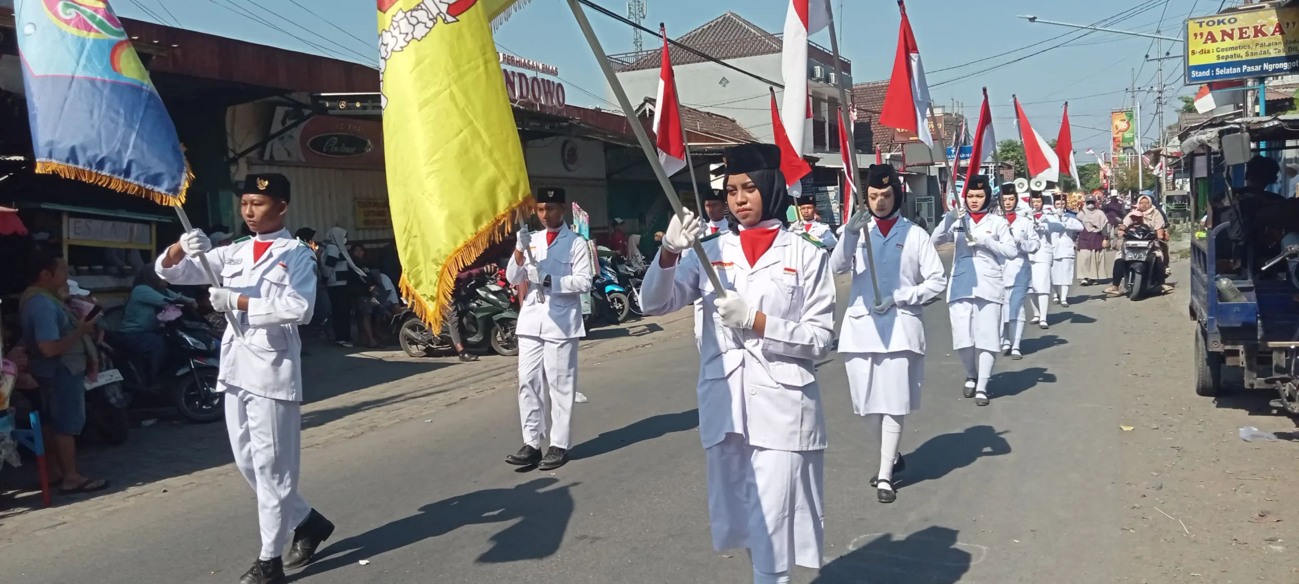 Pawai Budaya HUT RI Ke 81, SMPN 1 Ngronggot Tampilkan Tarian Klasik Dan Modern 4 IMG20260827141008 scaled
