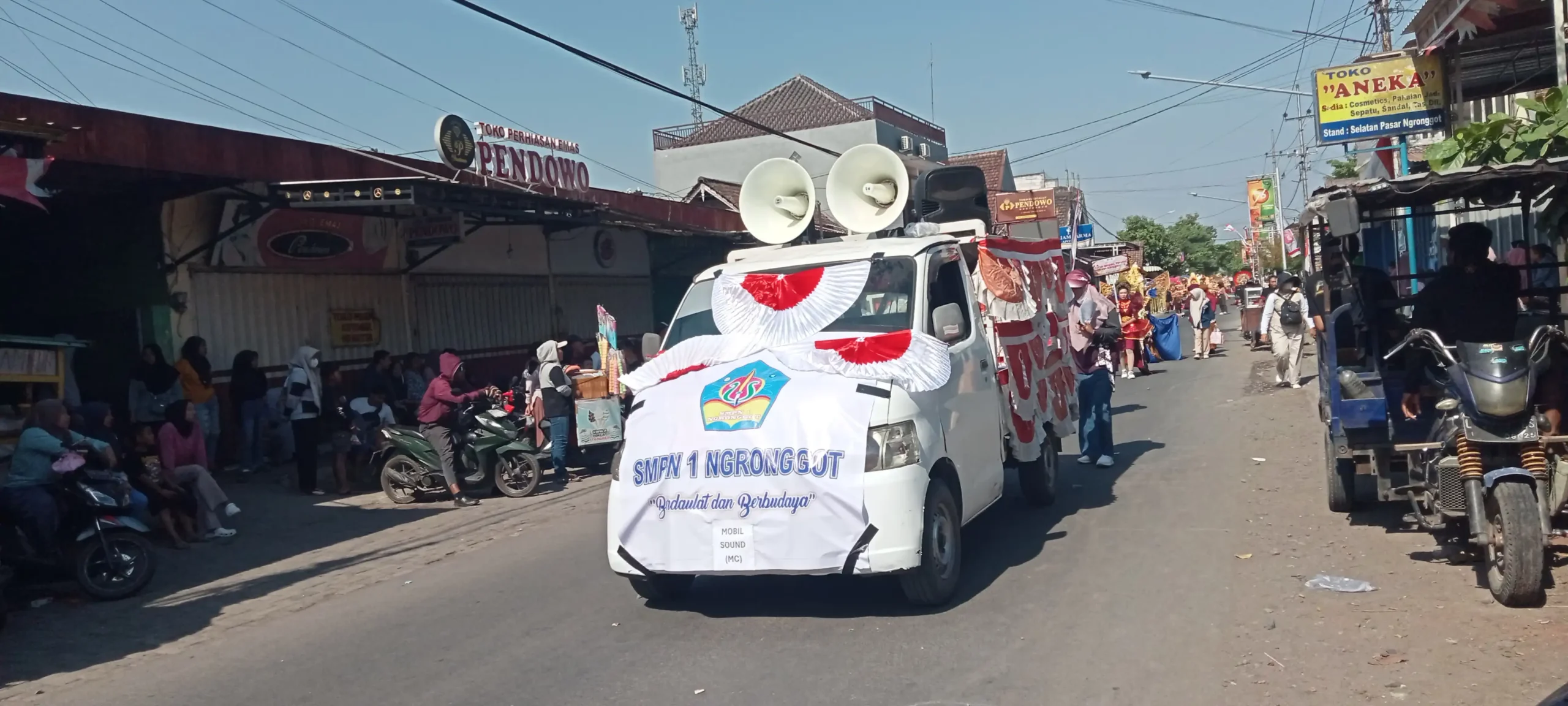 Pawai Budaya HUT RI Ke 81, SMPN 1 Ngronggot Tampilkan Tarian Klasik Dan Modern 2 IMG20260827141126 scaled