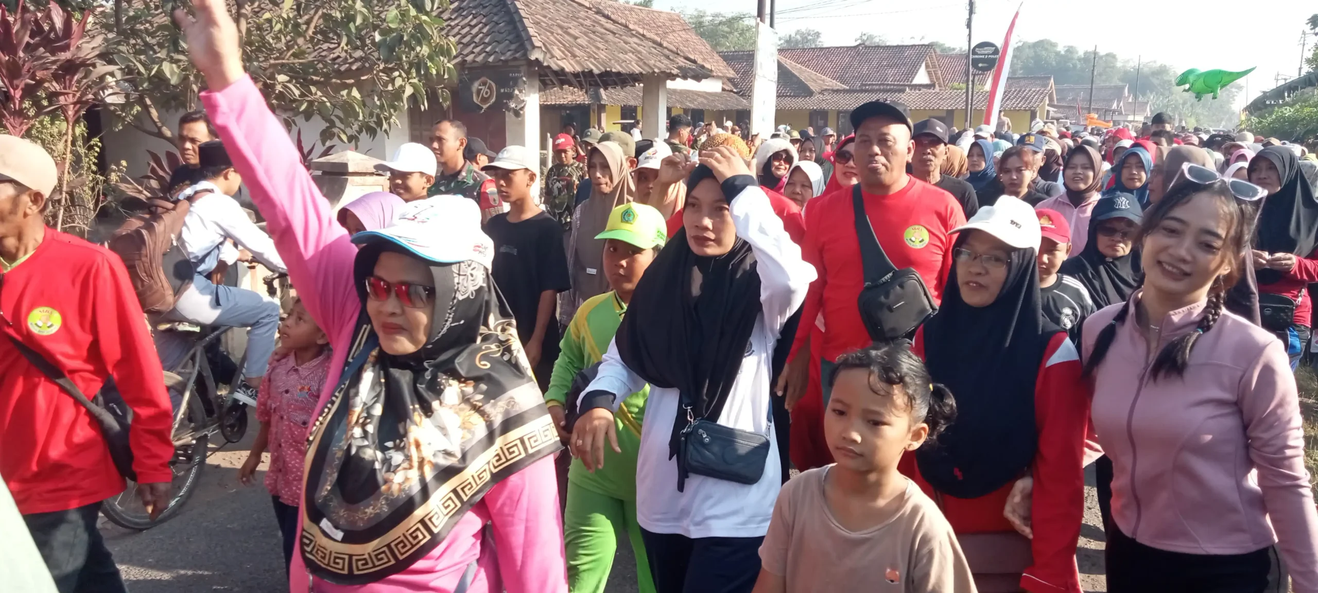 Hj Ruminah Deklarasikan Diri Maju Pilkades 2027, Ribuan Peserta Jalan Sehat Mengamini 2 IMG20260830072241 scaled