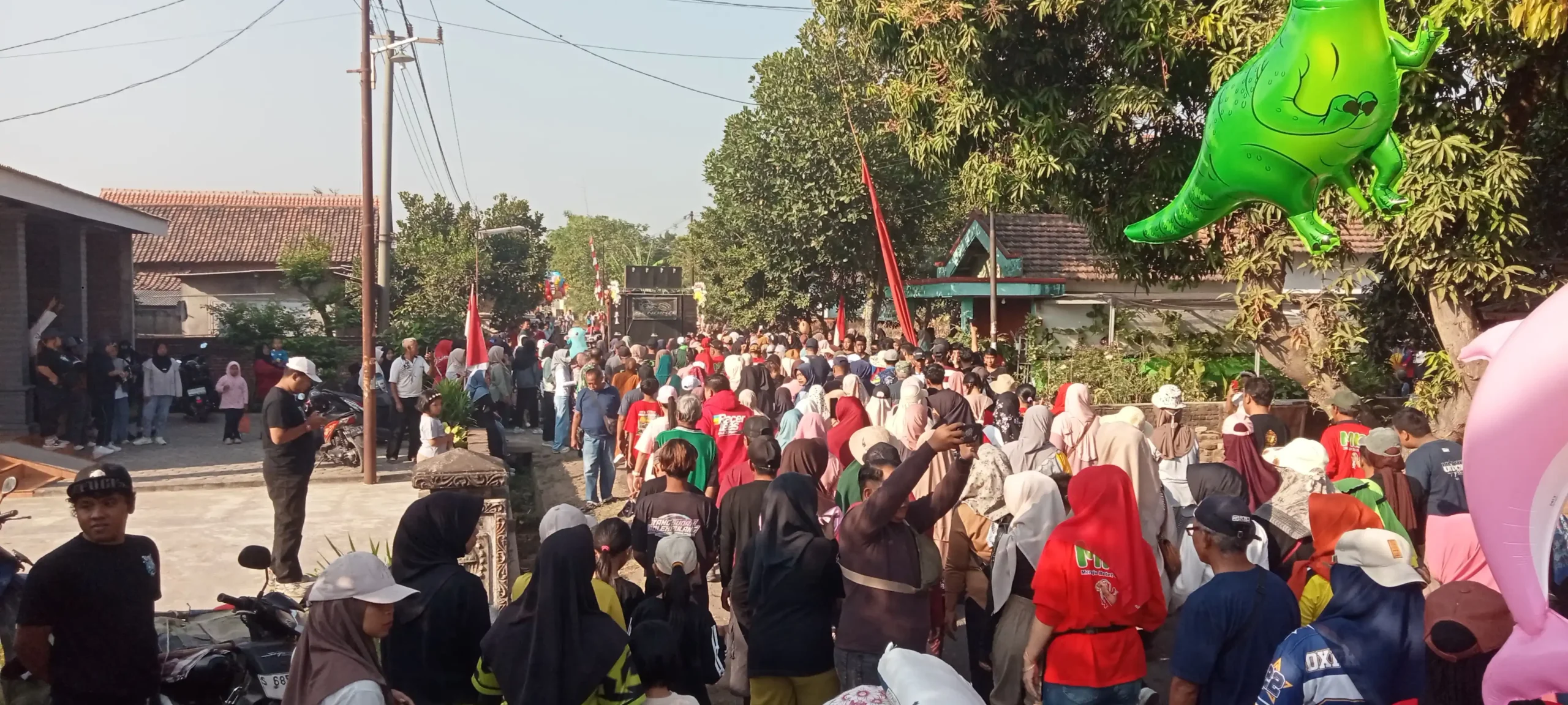 Hj Ruminah Deklarasikan Diri Maju Pilkades 2027, Ribuan Peserta Jalan Sehat Mengamini 3 IMG20260830072313 scaled