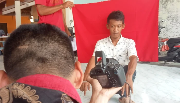 Anak Penyandang Disabilitas Mental Asal Klurahan Akhirnya Terlayani Perekaman  Data Biometrik Dari Dispendukcapil