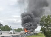Diduga Konsleting, Mobil Toyota Rush Terbakar Di Jalan Tol Waung Baron, Tidak Ada Korban Jiwa