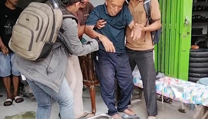 Diduga Terkena Serangan Stroke Mendadak,  Aktivis Kesehatan Gercep Larikan Tuna Wisma Ke RSD Kertosono, Begini Kondisinya……