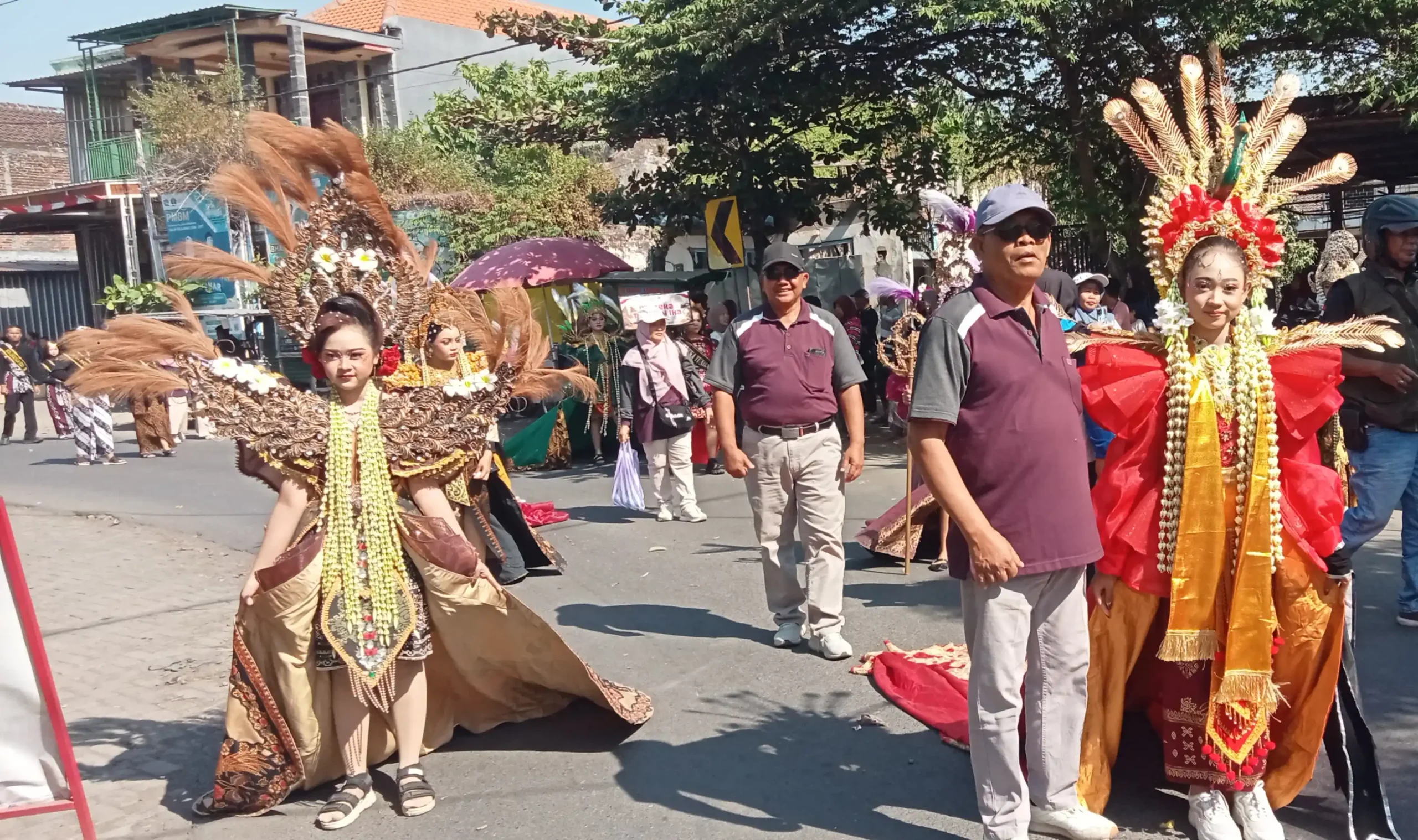 Pawai Budaya HUT RI Ke 81, SMPN 1 Ngronggot Tampilkan Tarian Klasik Dan Modern 1 IMG 20260828 065119 scaled