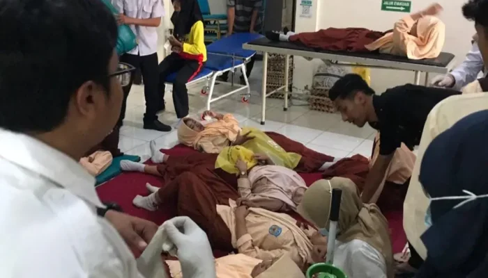 Nasi Goreng MBG Bawa Petaka, Puluhan  Pelajar SMA Di Nganjuk Keracunan
