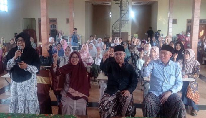 Ibu-ibu Muslimat NU Kota Kediri Dukung dan Doakan Vinanda-Gus Qowim Jadi Walikota Kediri