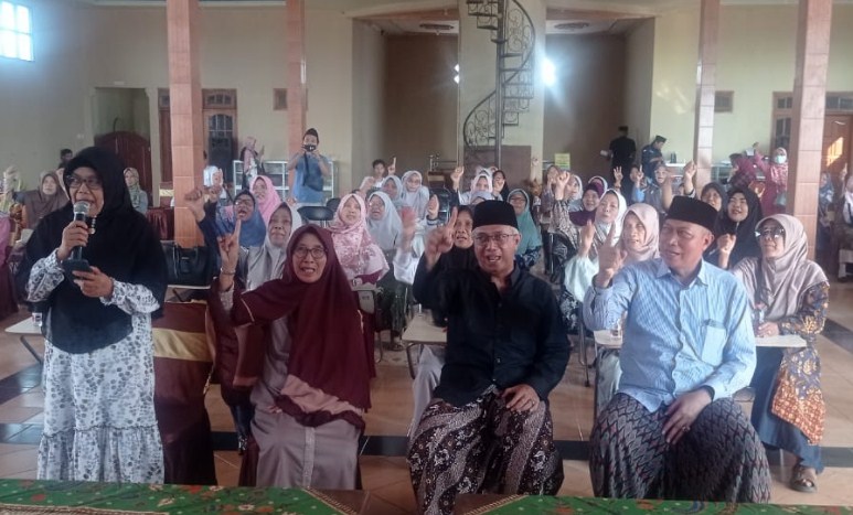 Ibu-ibu Muslimat NU Kota Kediri Dukung dan Doakan Vinanda-Gus Qowim Jadi Walikota Kediri