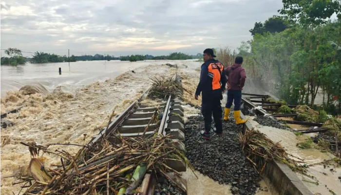 Imbas Banjir di Grobogan, 6 Perjalanan Kereta Api Dibatalkan: Penumpang Dijamin Refund 100%