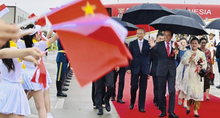 Ini Dia Aksi Manis Iriana Jokowi yang Bikin Heboh!