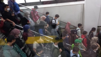 Insiden Eskalator Bikin Ricuh, Penumpang KRL Terjatuh di Jakarta