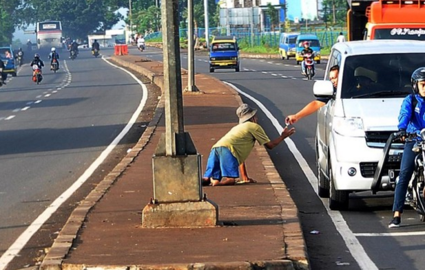 Inspiratif! Pengemis Miskin Ini Kini Jadi Milyarder, Rahasianya Mengejutkan!