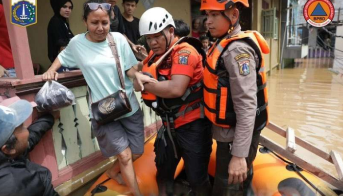 Jakarta Darurat Banjir! Ribuan Warga Terjebak di Pengungsian, Bantuan Darurat Dikerahkan