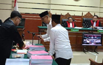 Jaksa Tuntut Bendahara PKD Sutrisno 9 Tahun Penjara Kasus Suap Perangkat Desa di Kediri, Imam Jamiin dan Darwanto 7 Tahun Penjara