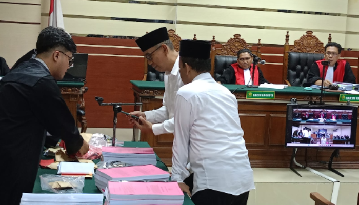 Jaksa Tuntut Bendahara PKD Sutrisno 9 Tahun Penjara Kasus Suap Perangkat Desa di Kediri, Imam Jamiin dan Darwanto 7 Tahun Penjara