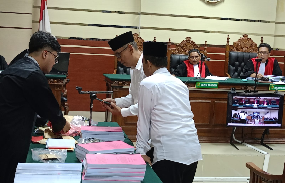 Jaksa Tuntut Bendahara PKD Sutrisno 9 Tahun Penjara Kasus Suap Perangkat Desa di Kediri, Imam Jamiin dan Darwanto 7 Tahun Penjara