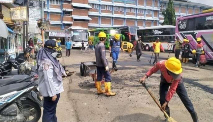 Jalan Mulus Sambut Pemudik! Pemkot Bekasi Gercep Benahi Terminal Induk