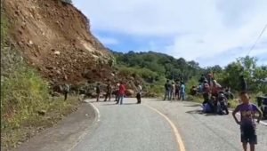 Jalan Trans Flores Tertimbun Longsor, Jalur Ende-Sikka Lumpuh Total