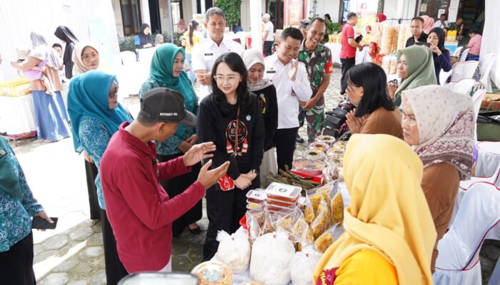 Mbak Cica Berbagi Kebaikan Jelang Idul Fitri, Pasar Murah dan Bantuan Warga Kurang Mampu di Kediri