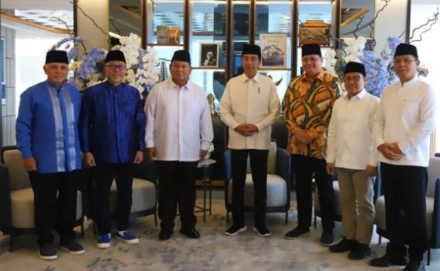 Jokowi Bentuk Koalisi Besar Hilangkan Pengaruh Megawati dan Jegal Anies