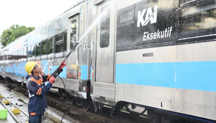 KAI Services Rekrut Ribuan Pekerja Kebersihan: Siap Tingkatkan Kenyamanan Transportasi Kereta