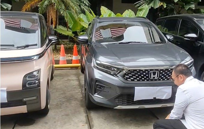 KPK Pamerkan Belasan Kendaraan Sitaan Kasus Korupsi TKA Kemenaker