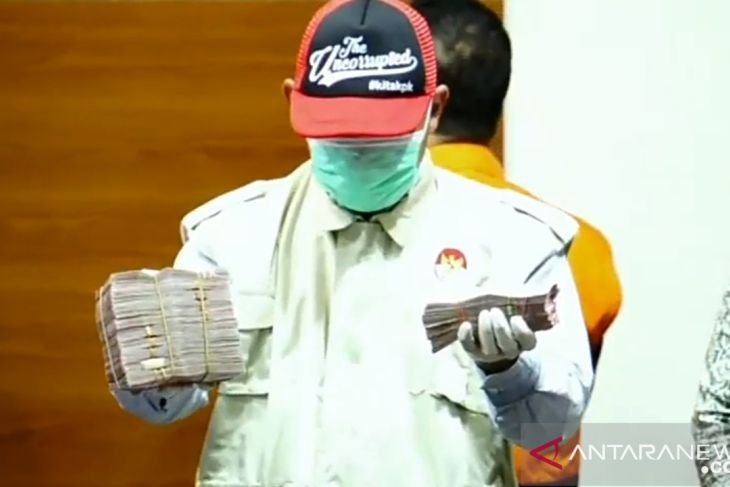KPK amankan uang Rp140 juta dari OTT hakim PN Surabaya Itong Isnaeni